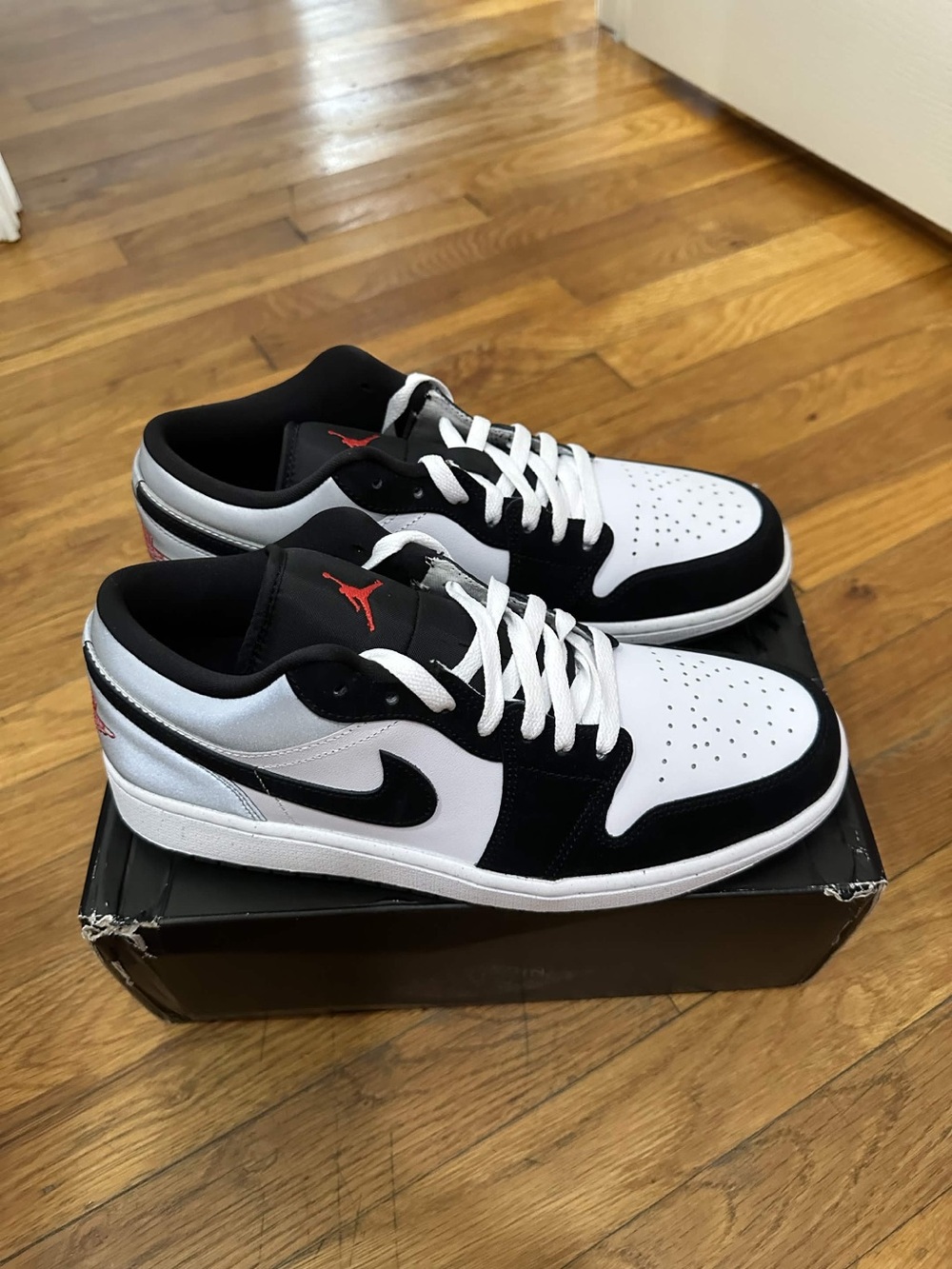 *Slightly Used* Jordan 1 Low SE Men Grey White Black (HF3148-106) Size 10